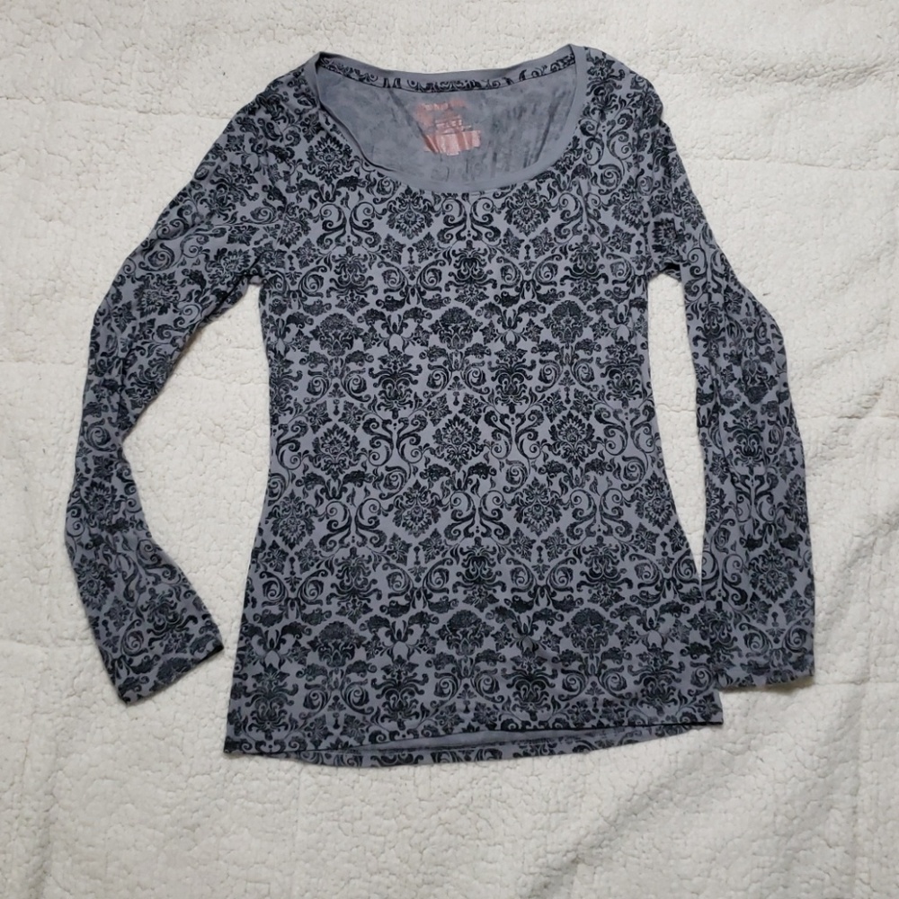 Patterned long sleeve